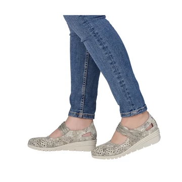 Rieker női félcipő felül és oldalnézetben, kényelmes kialakítással, tépőzáras pánttal és mintás