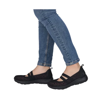 Stílusos Rieker női félcipő rugalmas gumipántokkal, amely farmerhez is tökéletes választás a könnyű, aktív napokon. 