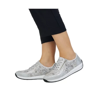 Rieker világos sneaker lábon, kényelmes női cipő városi sétához, extra széles fazon