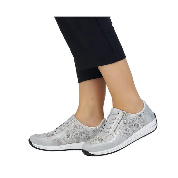 Rieker világos sneaker lábon, kényelmes női cipő városi sétához, extra széles fazon