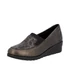 Kép 2/10 - Rieker bebújós női félcipő bronz árnyalatban, ferde szögből fotózva, elegáns slip-on kialakítással.”